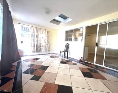 7054 Fenway Avenue - Photo Thumbnail 12