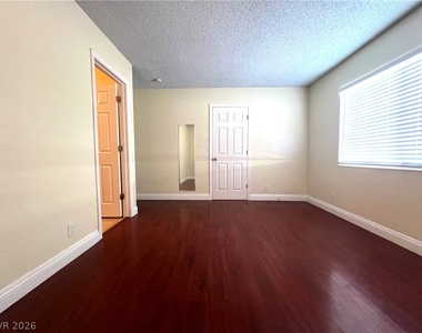7054 Fenway Avenue - Photo Thumbnail 13