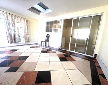 7054 Fenway Avenue - Photo Thumbnail 11