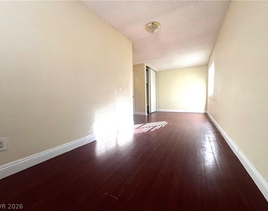 7054 Fenway Avenue - Photo Thumbnail 16