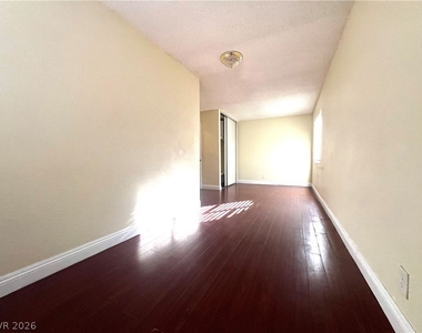 7054 Fenway Avenue - Photo Thumbnail 17