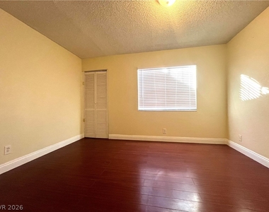 7054 Fenway Avenue - Photo Thumbnail 21