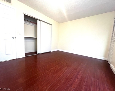 7054 Fenway Avenue - Photo Thumbnail 20