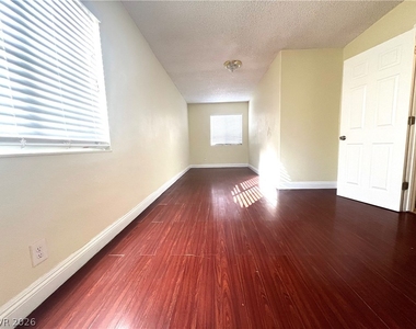 7054 Fenway Avenue - Photo Thumbnail 19