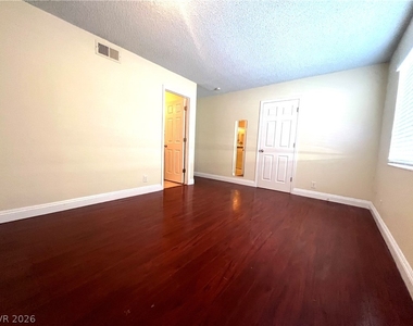 7054 Fenway Avenue - Photo Thumbnail 15