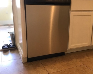 7054 Fenway Avenue - Photo Thumbnail 8