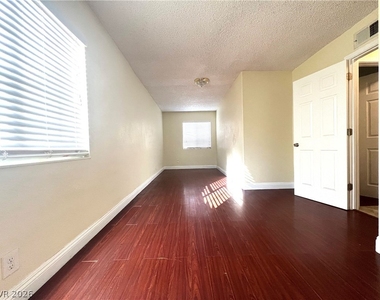 7054 Fenway Avenue - Photo Thumbnail 18