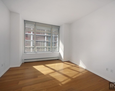 East 59th Street - Photo Thumbnail 4