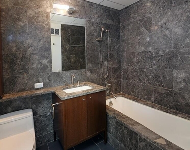 East 59th Street - Photo Thumbnail 3