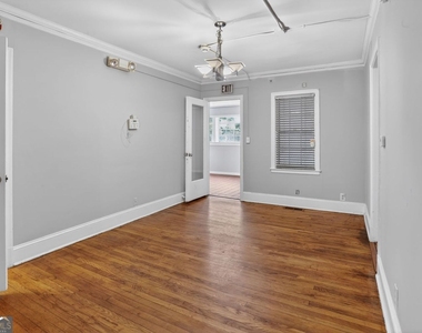 2728 Winburn Terrace - Photo Thumbnail 3