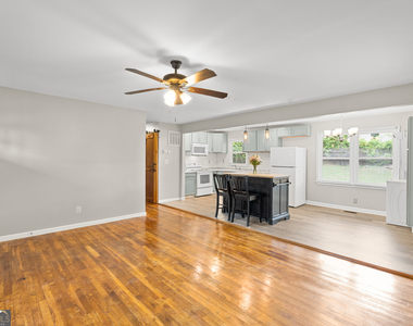 2161 Rochelle Way - Photo Thumbnail 2