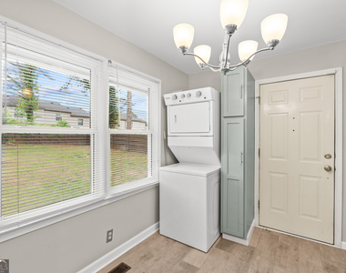 2161 Rochelle Way - Photo Thumbnail 10