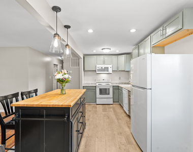 2161 Rochelle Way - Photo Thumbnail 6