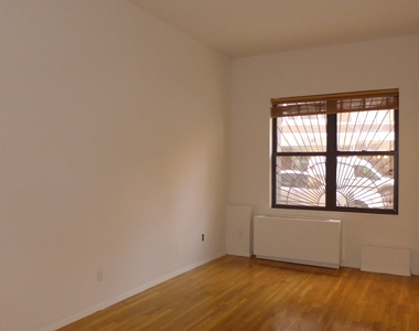 70 East 12th Street - Photo Thumbnail 4