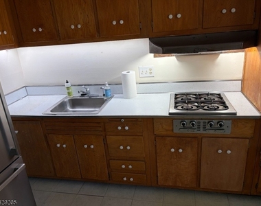 6 Columbia Dr - Photo Thumbnail 4