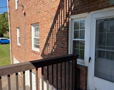6 Columbia Dr - Photo Thumbnail 8
