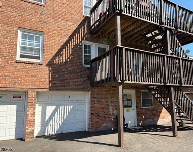 6 Columbia Dr - Photo Thumbnail 9