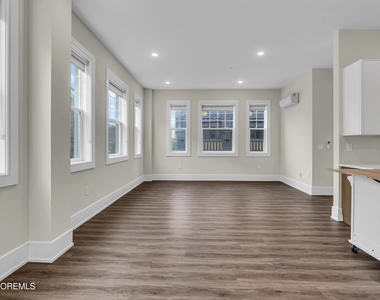 527 Bangs Avenue - Photo Thumbnail 7