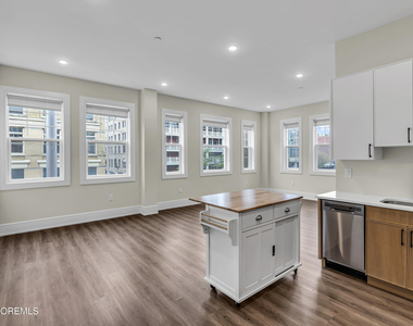 527 Bangs Avenue - Photo Thumbnail 6