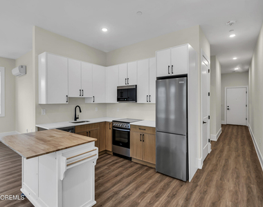 527 Bangs Avenue - Photo Thumbnail 4