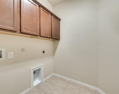 4721 Lazy Oaks Street - Photo Thumbnail 16