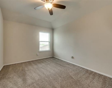 4721 Lazy Oaks Street - Photo Thumbnail 19