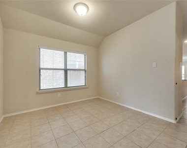 4721 Lazy Oaks Street - Photo Thumbnail 8