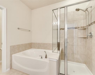 4721 Lazy Oaks Street - Photo Thumbnail 14