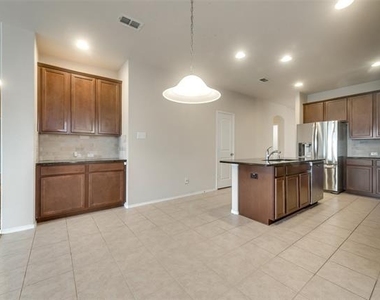 4721 Lazy Oaks Street - Photo Thumbnail 7