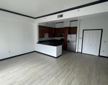 3225 Turtle Creek Boulevard - Photo Thumbnail 9