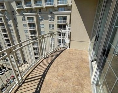 3225 Turtle Creek Boulevard - Photo Thumbnail 14