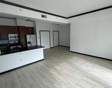 3225 Turtle Creek Boulevard - Photo Thumbnail 10