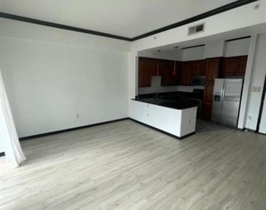 3225 Turtle Creek Boulevard - Photo Thumbnail 11