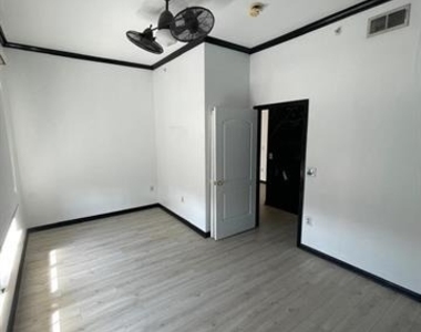 3225 Turtle Creek Boulevard - Photo Thumbnail 1