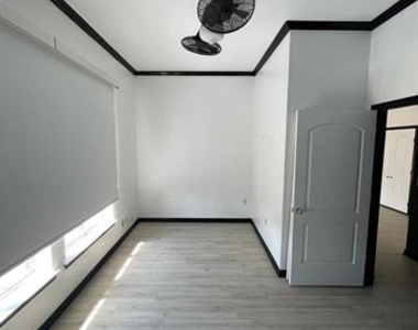3225 Turtle Creek Boulevard - Photo Thumbnail 12