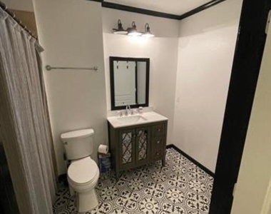 3225 Turtle Creek Boulevard - Photo Thumbnail 21