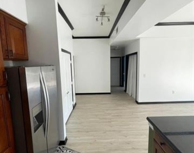 3225 Turtle Creek Boulevard - Photo Thumbnail 16