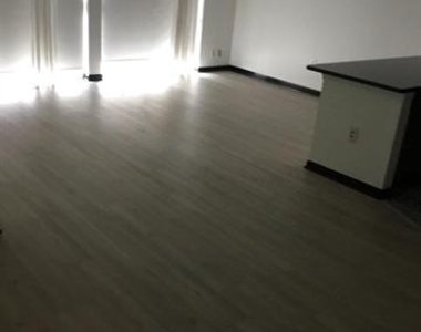 3225 Turtle Creek Boulevard - Photo Thumbnail 3