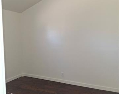 603 E 10th Street - Photo Thumbnail 5
