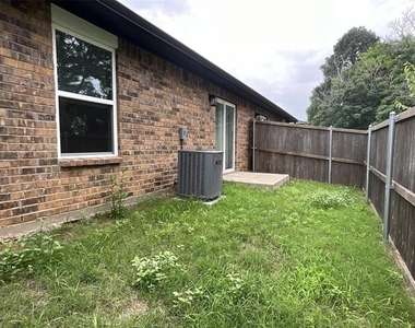 115 Isabella Street - Photo Thumbnail 1