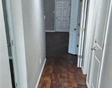 407 W Criner Street - Photo Thumbnail 7