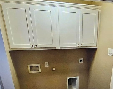 407 W Criner Street - Photo Thumbnail 4
