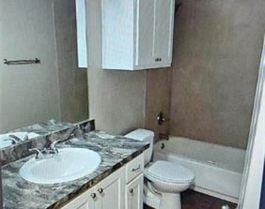 407 W Criner Street - Photo Thumbnail 3