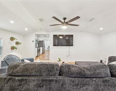 229 Sherman Drive - Photo Thumbnail 9