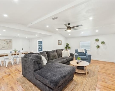 229 Sherman Drive - Photo Thumbnail 6