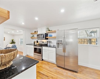 229 Sherman Drive - Photo Thumbnail 21