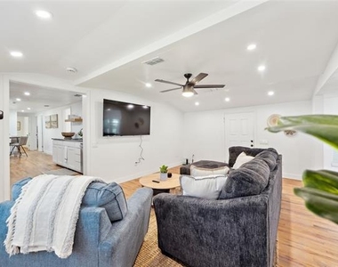 229 Sherman Drive - Photo Thumbnail 7