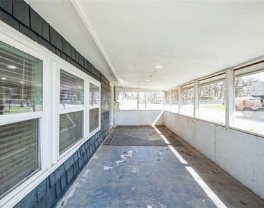 229 Sherman Drive - Photo Thumbnail 4