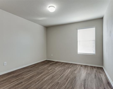 1145 Maplewood Lane - Photo Thumbnail 16