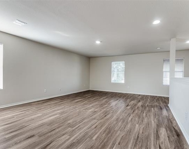 1145 Maplewood Lane - Photo Thumbnail 12